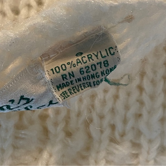 Vintage Colleen’s Collectables white sweater with white flowers - Picture 5 of 7